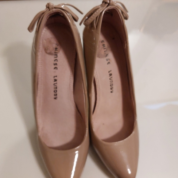 Taupe high gloss heels ✨️ lace up look with bows 🎀 - Picture 3 of 7